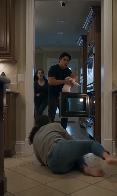 Sarah thought she had rescued Lily from danger, then realized the man standing beside them was already trying to make her look unstable.