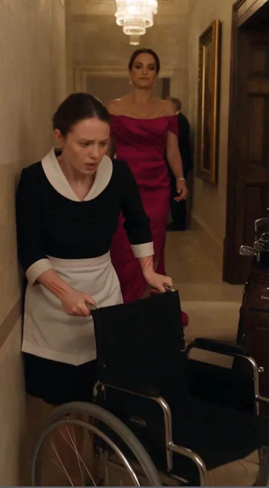 THE MAFIA BOSS WATCHED HIS FIANCÉE HOLD THE GOLF CLUB WHEN HE APPEARED, BUT THE BRUISES ON SOPHIE'S SHOULDER TOLD A DIFFERENT STORY.