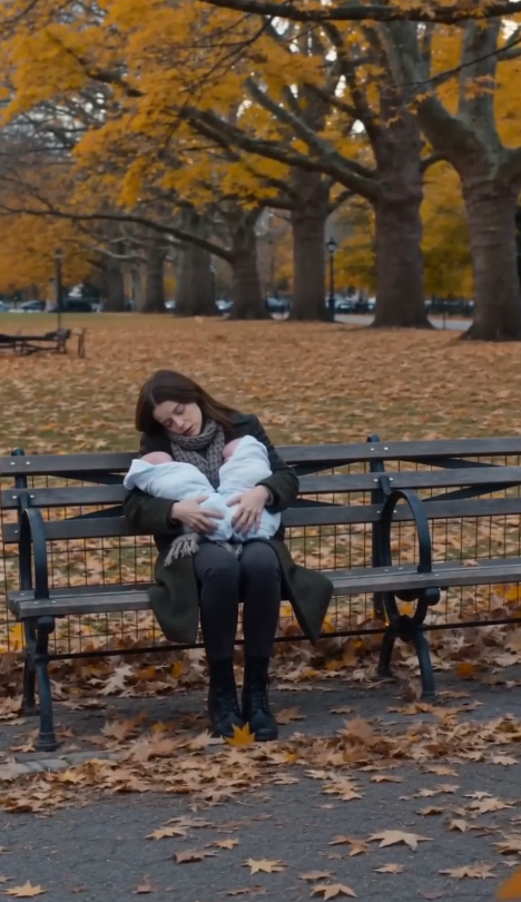 El Millonario Llevó a Su Madre al Parque… Y Quedó Paralizado al Ver a Su Exesposa Durmiendo en un Banco con Dos Bebés