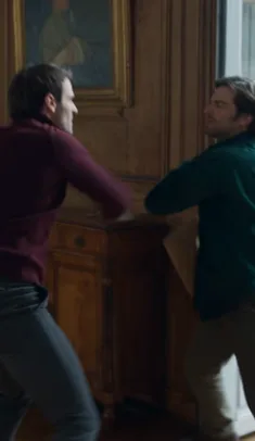 LE NOTAIRE ANNONÇA UN FRÈRE INCONNU LE JOUR DU PARTAGE DE L’HÉRITAGE