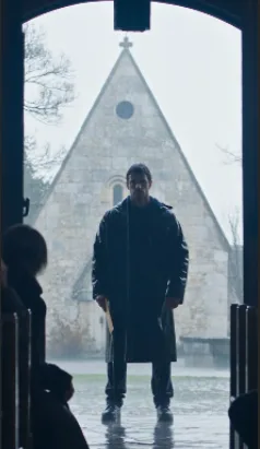 LE JOUR DES FUNÉRAILLES, LE NOTAIRE A REFUSÉ D’OUVRIR LE TESTAMENT — JUSQU’À CE QU’UN HOMME QUE TOUT LE MONDE CROYAIT MORT ENTRE DANS L’ÉGLISE