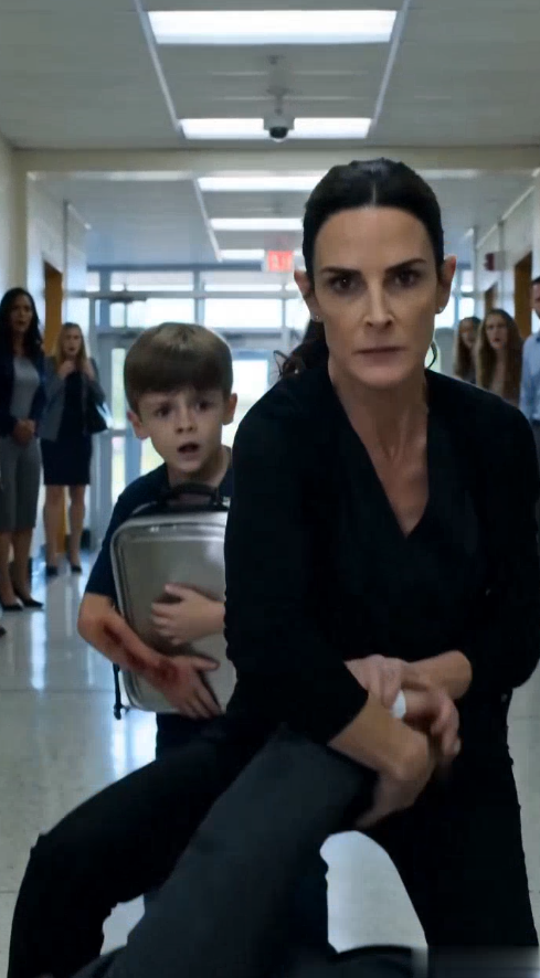 THE LUNCHBOX SOS: THE KINDERGARTEN TAKEDOWN THAT CRUSHED A BULLY'S EMPIRE