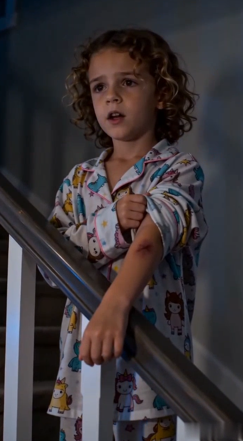 THE PERFECT STEPMOTHER’S FILTERED LIES SHATTER: THE HIDDEN BRUISES ON A LITTLE GIRL AND THE HANDCUFFS THAT SNAPPED SHUT IN HER OWN LIVING ROOM!