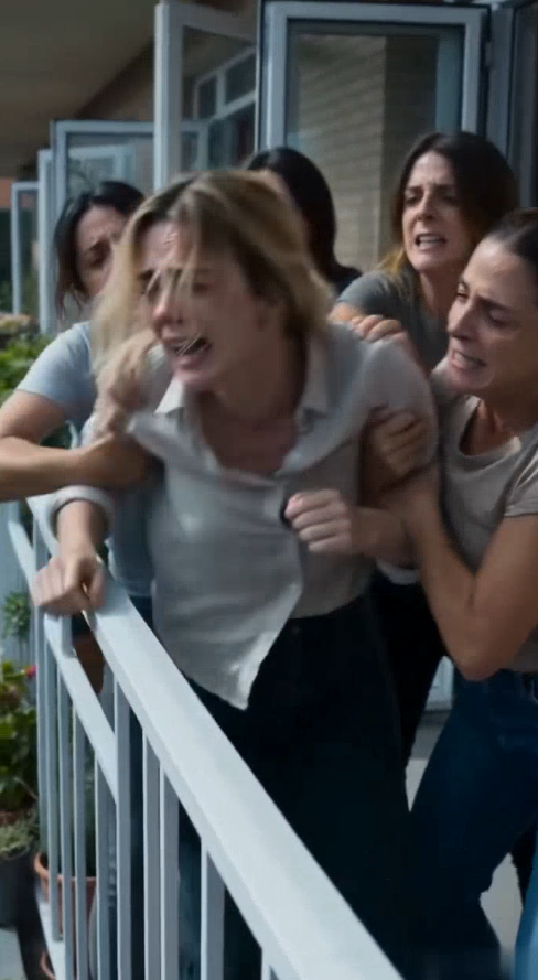 THE MISTRESS WHO TRIED TO ESCAPE BY CLIMBING THE BALCONY BUT WAS CAUGHT ON THE SPOT