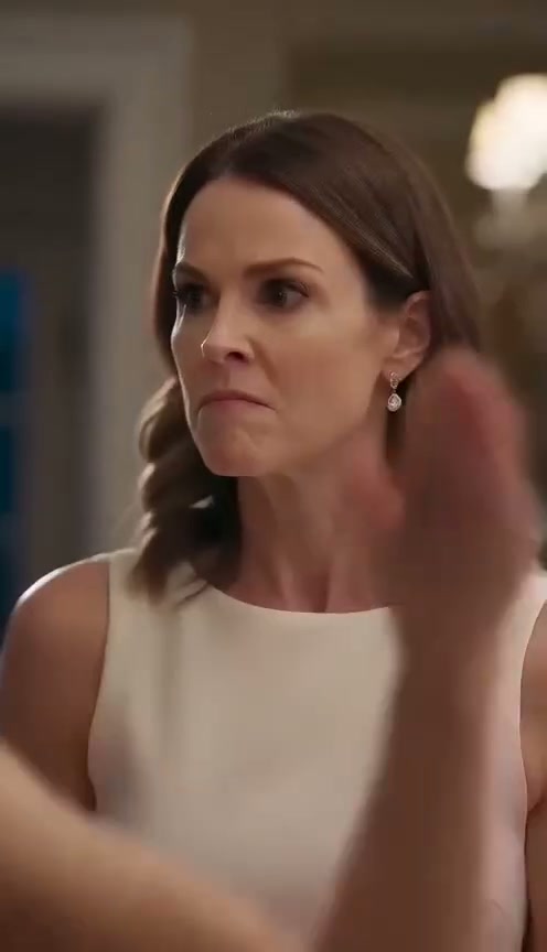 👇 My sister-in-law slapped me during our fifteenth wedding anniversary dinner while my husband said nothing.
