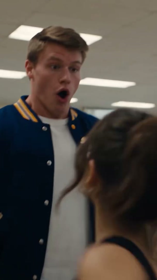 THE QUIET GIRL IN THE CORNER WHO CARRIED A SECRET THAT COULD BRING DOWN THE ENTIRE SCHOOL