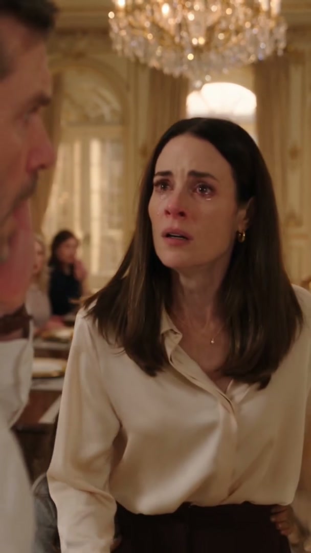 THE WHISPERS AT THE BANQUET TABLE THAT SHATTERED A TWENTY-YEAR MARRIAGE