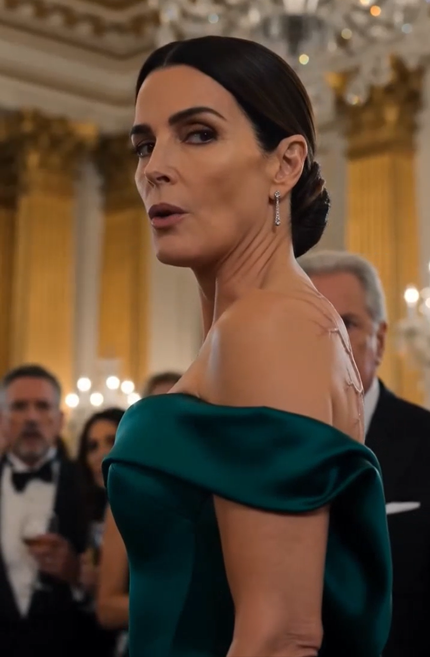 THEY TORE OPEN HER DRESS TO SHAME HER—THEN THE ADMIRAL STOOD AND SALUTED