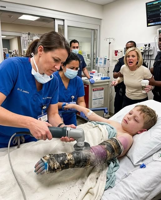 The rotting smell in Trauma Room 2 was unbearable, but when I finally cut off the 8-year-old boy's filthy, neglected cast, what fell out onto the sterile floor made every seasoned ER nurse scream and step back in pure horror.