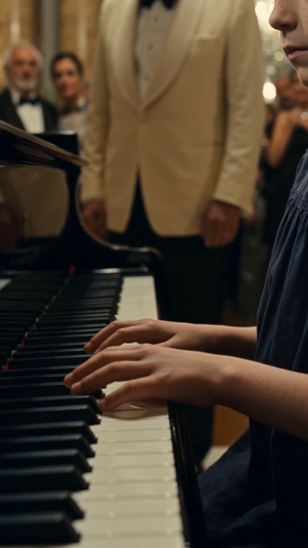 La Petite Fille et le Piano Noir