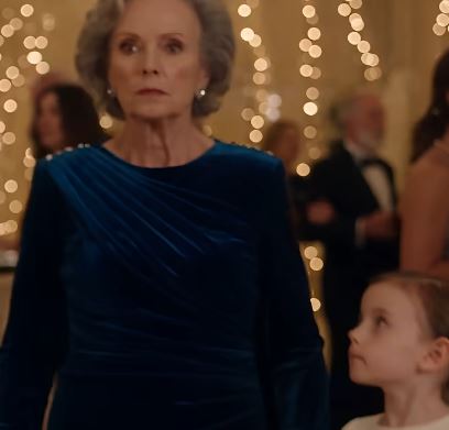 A Little Girl Handed Evelyn a Silver Ring at the Gala—Then Thomas Reid Appeared Outside After Seventy Years, Exposing the Secret She Thought Was Buried Forever