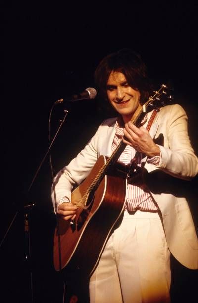 The Kinks’ ‘Sunny Afternoon’ Captures 1966’s Class Tensions and Transforms Pop with Bittersweet Irony