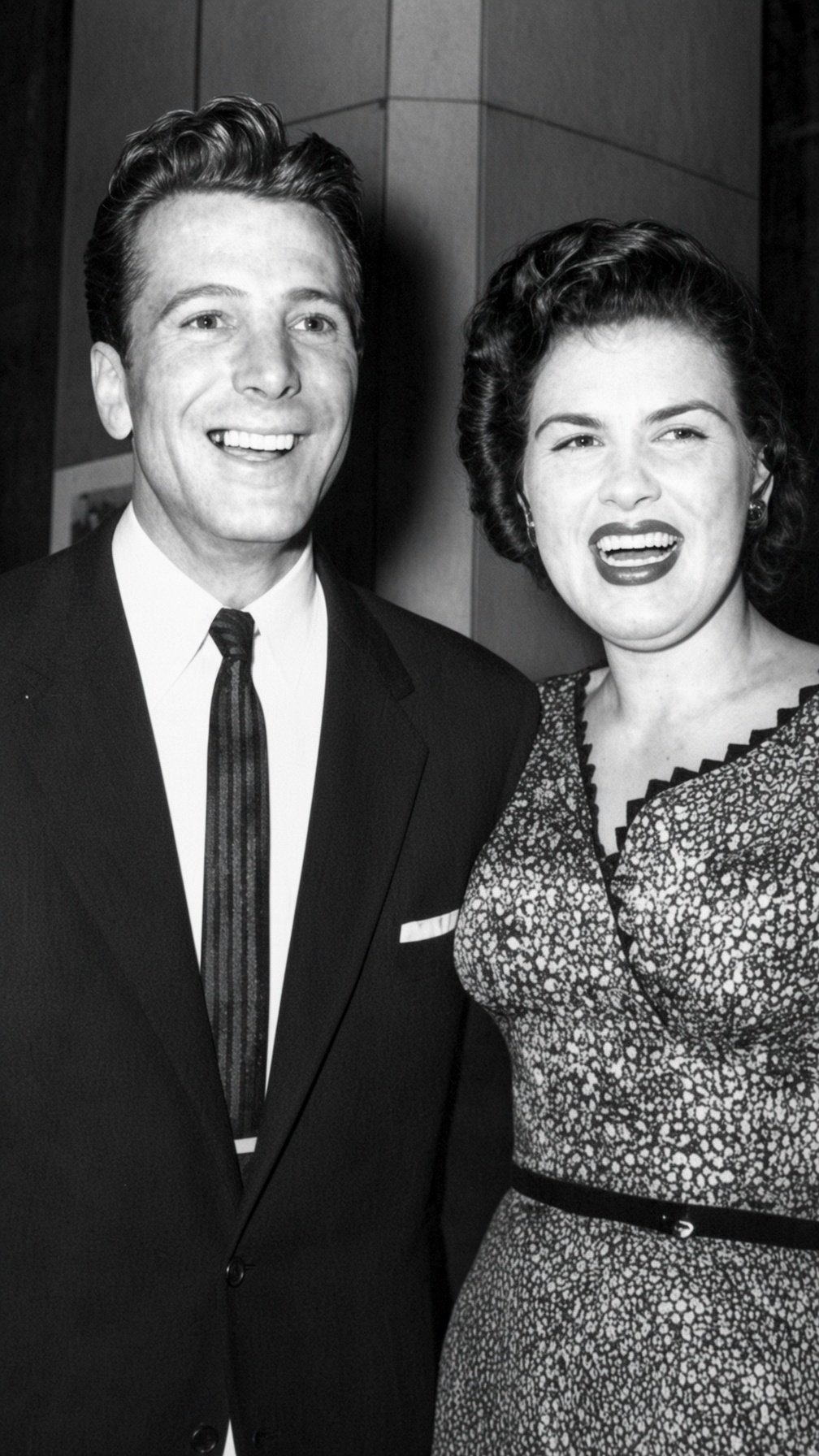 How Patsy Cline Recorded “Crazy” Just Weeks After a Near-Fatal Crash