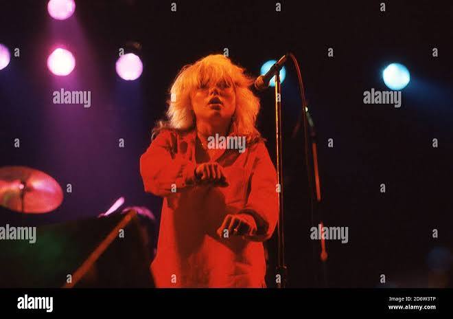 1978 — Blondie Took a Song They Had Failed to Fix for Years, Gave It a Disco Heartbeat—and Watched Punk Purists Turn on Them as It Went Global