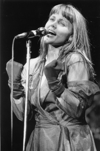 1987 — Belinda Carlisle Heard a Chorus That Could Change Her Life. Why Did the Writers Rewrite the Verse After the Vocal Was Already Recorded?