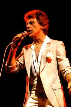 The Hearing Loss Frankie Valli Hid While Singing From Memory