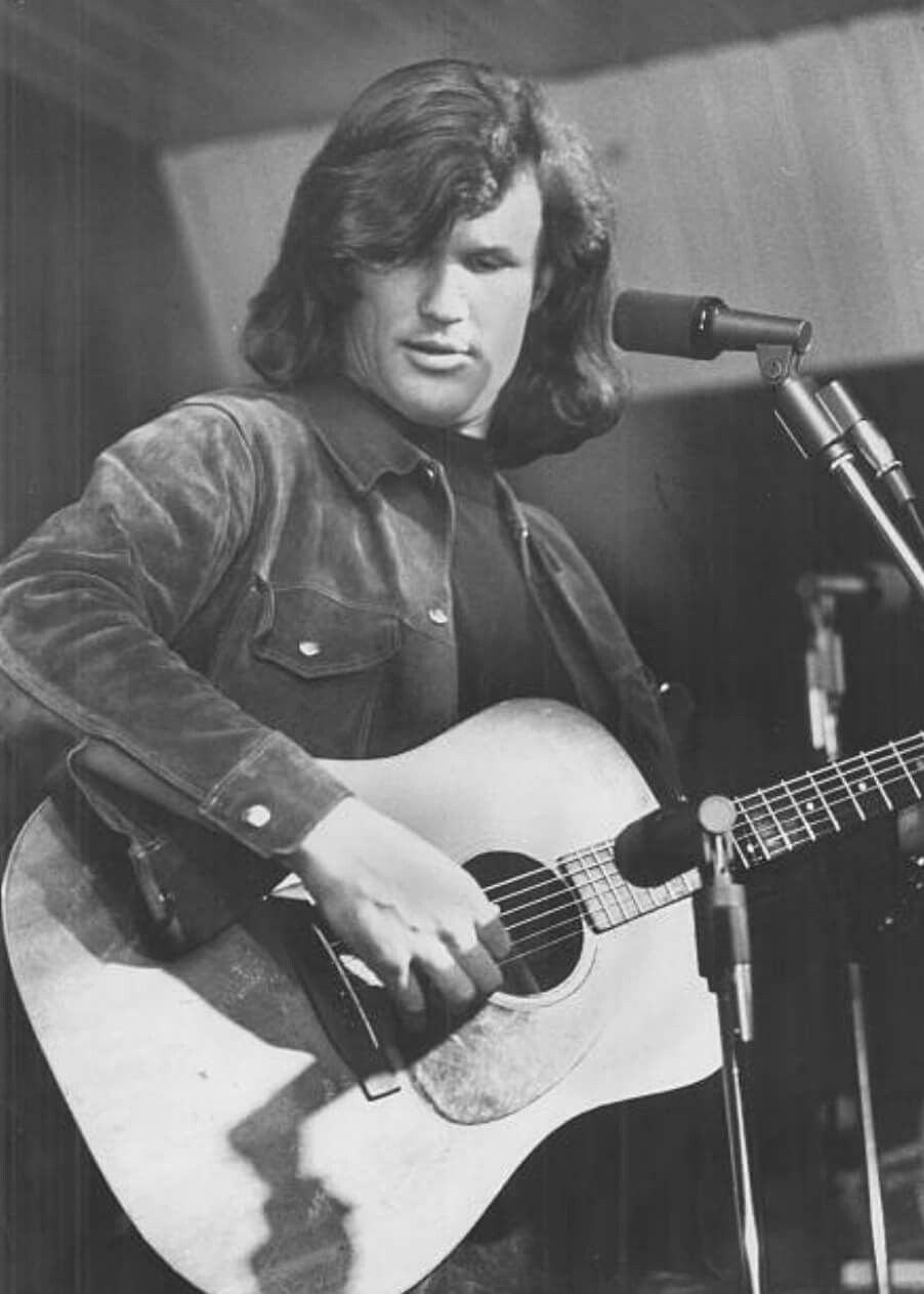 The Helicopter Landing That Finally Put Kris Kristofferson in Front of Johnny Cash