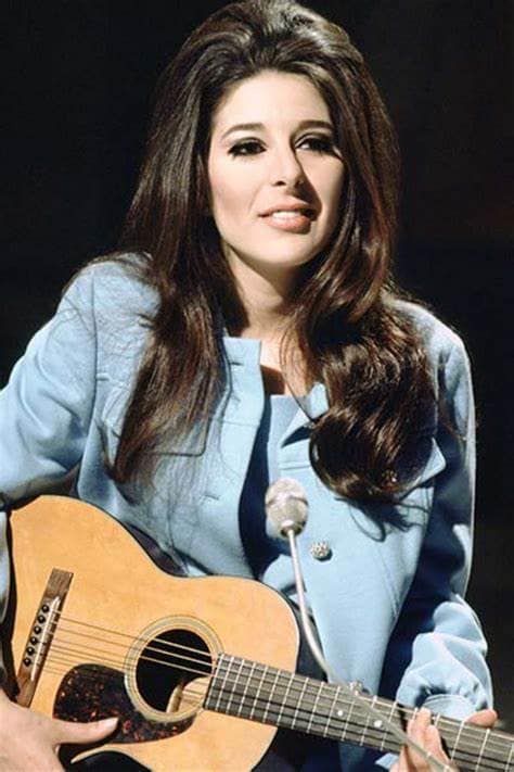 The Unanswered Question Behind Bobbie Gentry’s “Ode to Billie Joe”