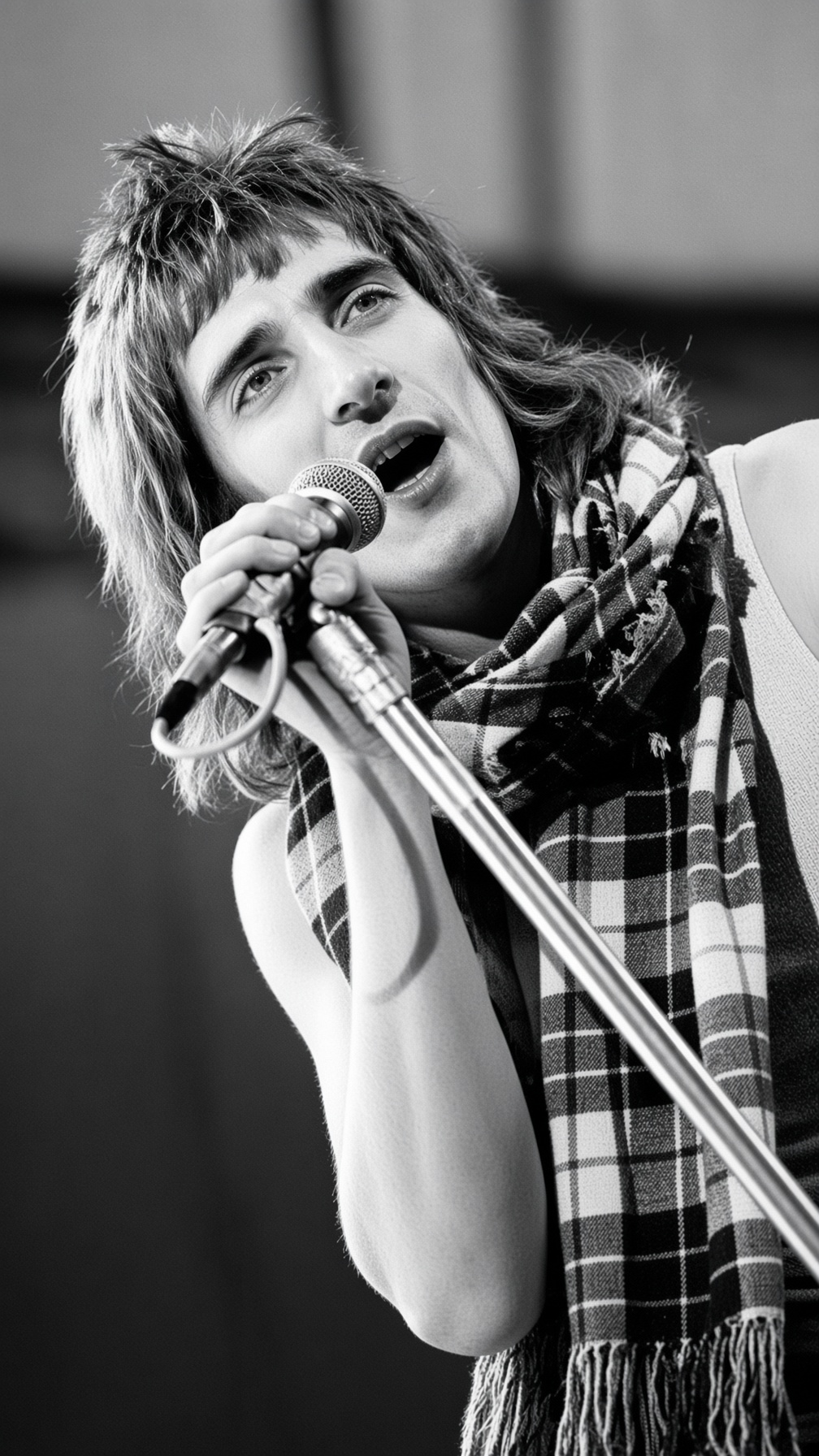 1971 - Rod Stewart's Label Put His Rambling Song on the B-Side. How Did Radio DJs Turn It Into a Transatlantic No. 1?