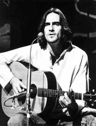 James Taylor’s Guitar Style Explained: The Fingerpicking Techniques Behind “Carolina in My Mind” and “You’ve Got a Friend”