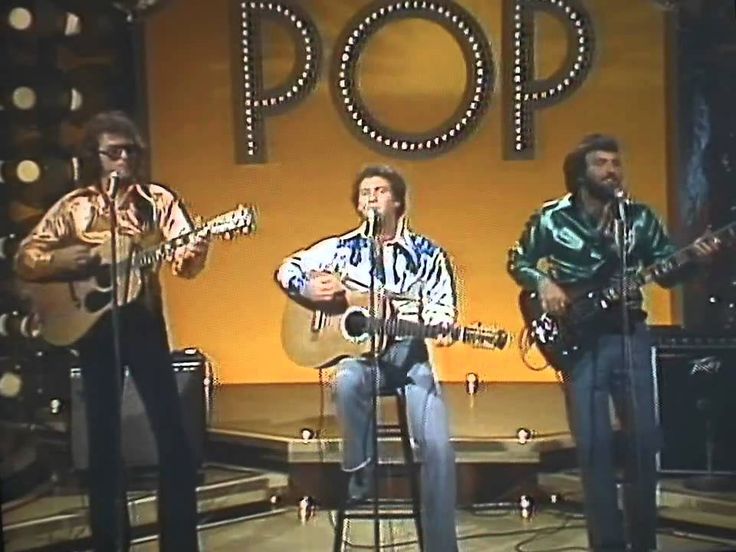 The 1979 Country Ballad That Captured the Price of Chasing Dreams
