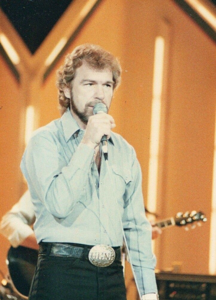 The 1975 Gene Watson Heartbreak Classic That Nearly Slipped Away Before Turning Him Into a Country Star