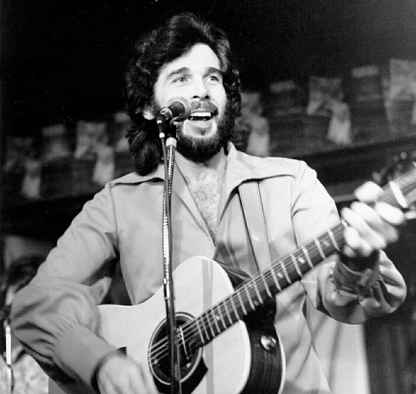 The 1980 Eddie Rabbitt Hit Inspired by a Stormy Night—and the Sound of Rain That Helped Make It a Crossover Classic