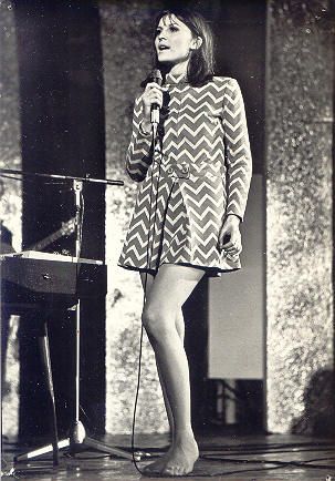 The Song That Turned a 17-Year-Old Girl Into a Superstar