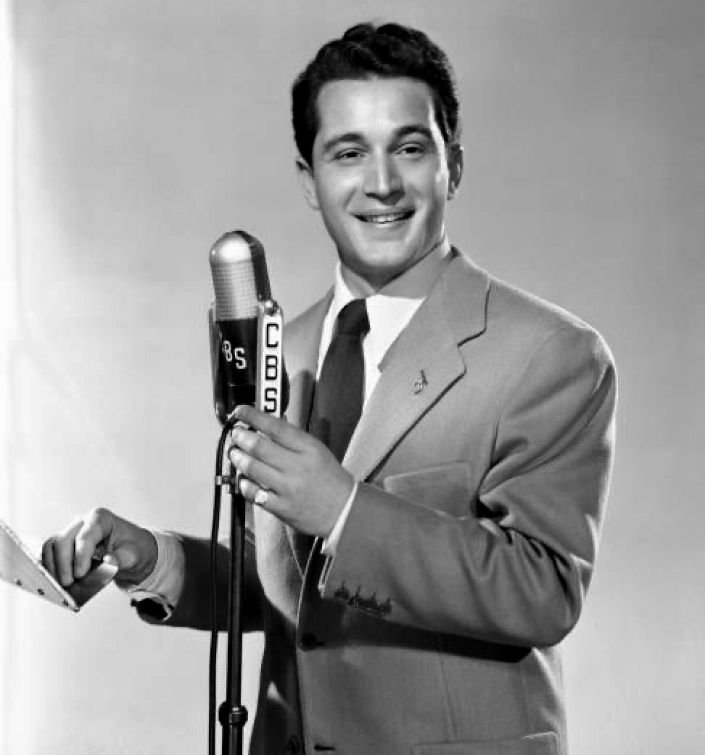 Perry Como’s “Catch a Falling Star” Made History in 1958—It Became the First Official Gold Record Ever Awarded