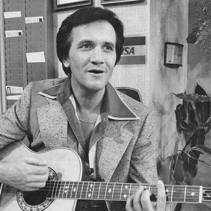 The Roadside Sign That Became Roger Miller’s “King of the Road”