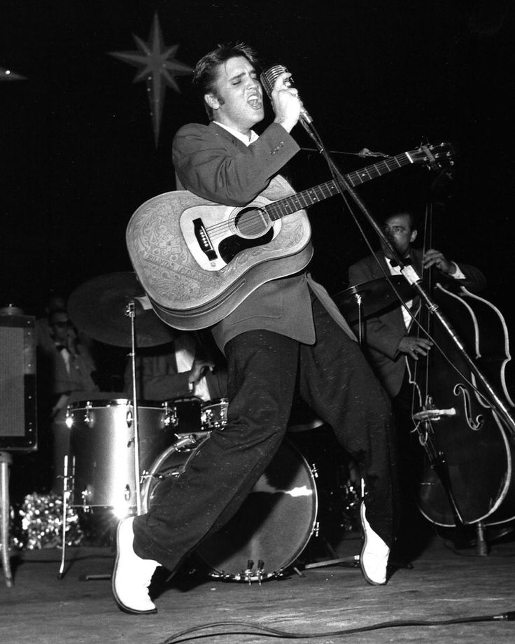 Elvis Presley’s “Can’t Help Falling in Love”: The Love Song That Became Timeless