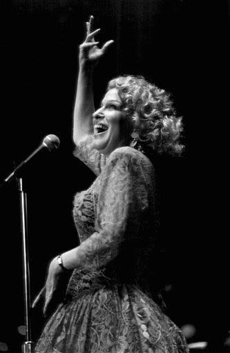 Bette Midler’s “Wind Beneath My Wings”: The Song That Became an Anthem of Gratitude