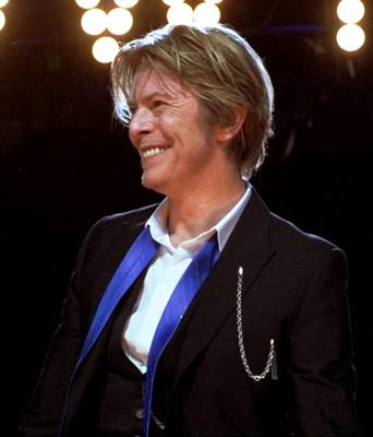 David Bowie’s “Life on Mars?” Turned a Strange Question Into One of the Most Beautiful Songs of the 1970s