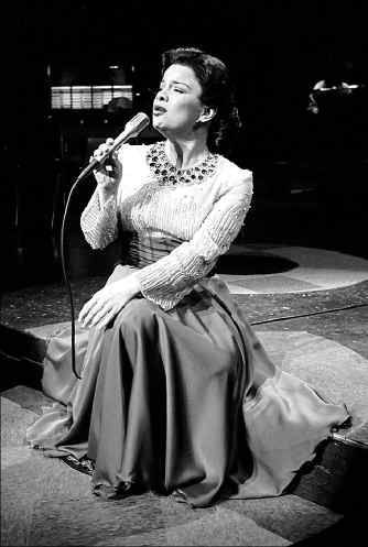 Patsy Cline’s “Crazy”: The Heartbreak Ballad That Became a Country Classic