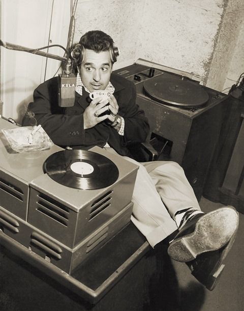 Tennessee Ernie Ford’s “Sixteen Tons”: The Dark Working-Class Song That Became a No. 1 Hit