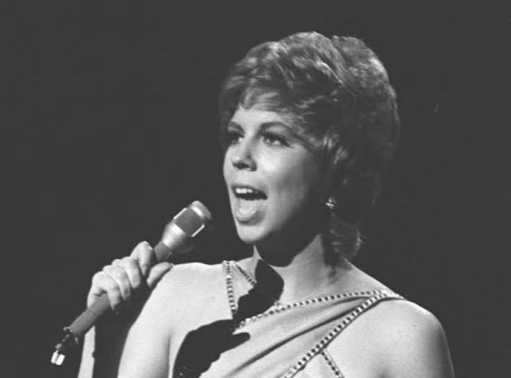 Vicki Lawrence’s “The Night the Lights Went Out in Georgia”: The Shocking Story That Became a Country Classic