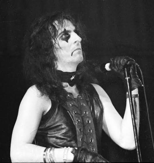 Alice Cooper Asked What Moment Felt Better Than Christmas. The Answer Became a Guitar Riff, a Children’s Choir and Rock’s Ultimate Last-Day-of-School Explosion