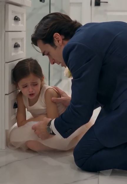 She sat crying by the bathroom cabinet, clutching a note that broke her father's heart. He thought his wedding day was a dream—until he read what was written on it...