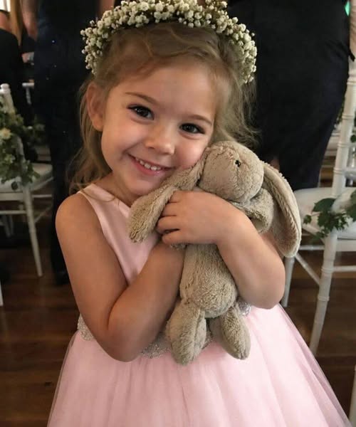 Five Minutes Before I Married Him, My Daughter Made Me Look Inside Her Bunny