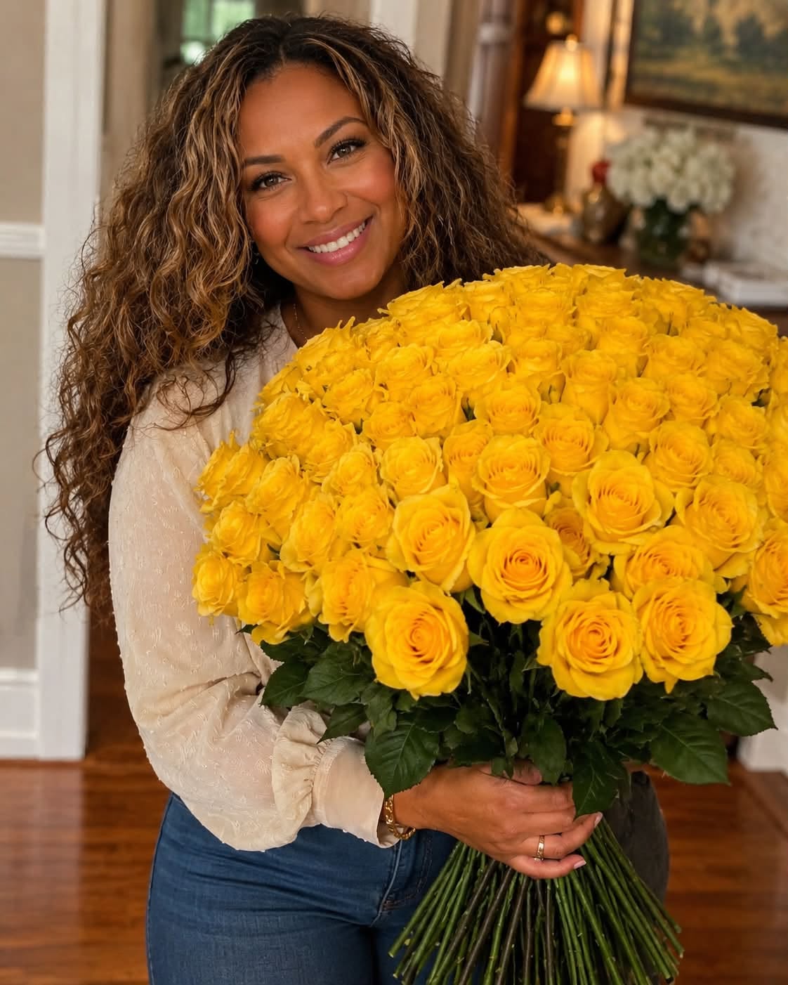 I Received 100 Yellow Roses While My Husband Was Away on a Business Trip – The Number of Flowers Made Me Call the Police