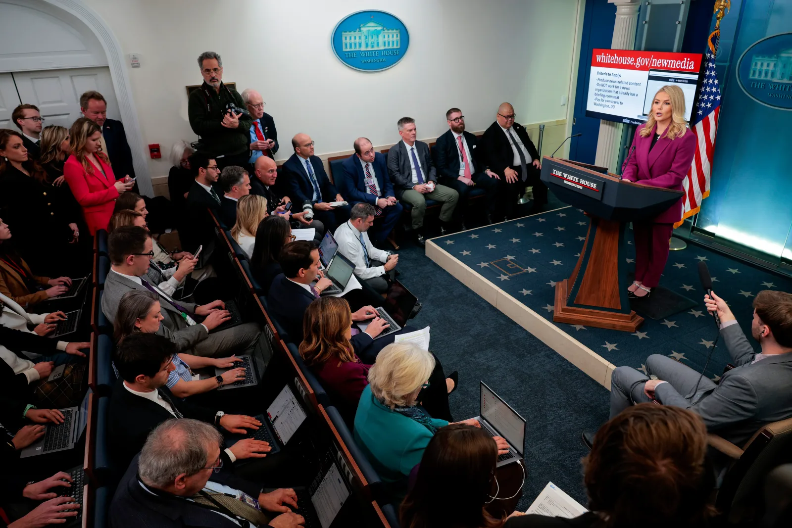 Karoline Leavitt’s Replacement Revealed — The New Face Who Just Walked Into the Briefing Room