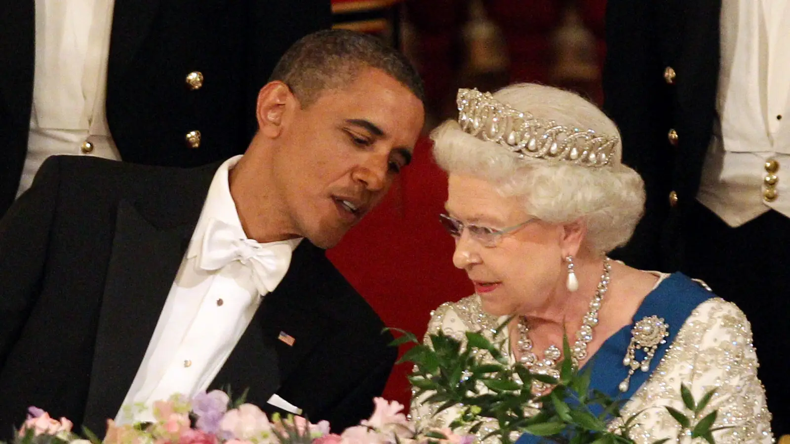 THE PRESIDENT QUEEN ELIZABETH COULDN’T HIDE HER AFFECTION FOR — Why Was Obama So Special to Her?