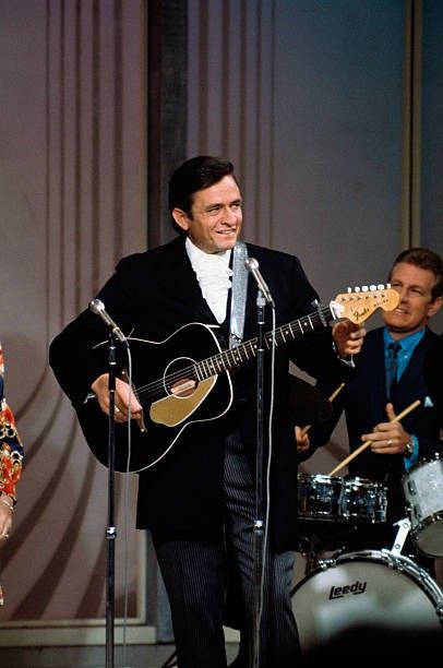 Johnny Cash Heard a Song About Prisoners — Then “Cocaine Blues” Became One of His Most Electrifying Live Performances