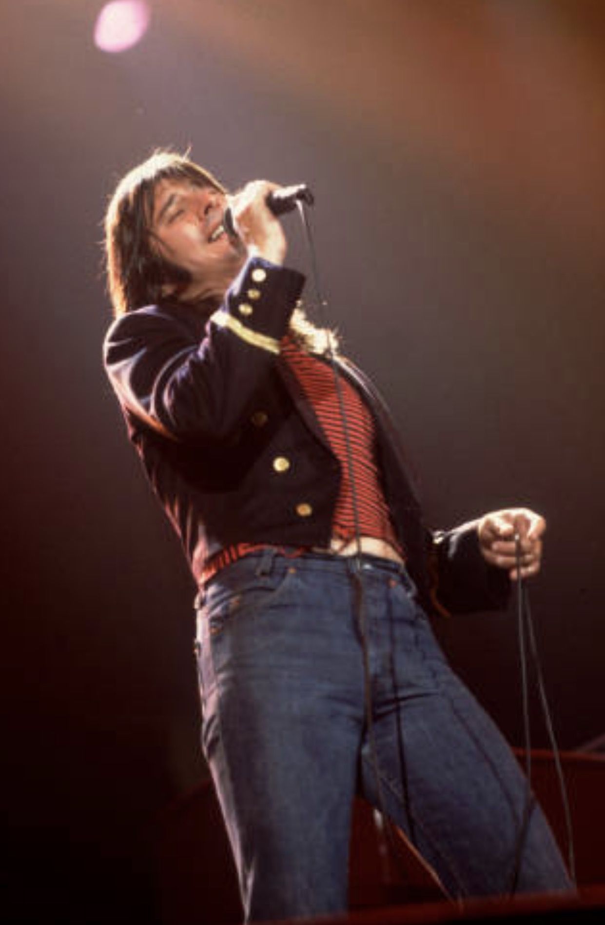 Steve Perry Sang “Go Away” Like a Goodbye — But His Voice Made It Sound Like He Didn’t Really Want Her to Leave