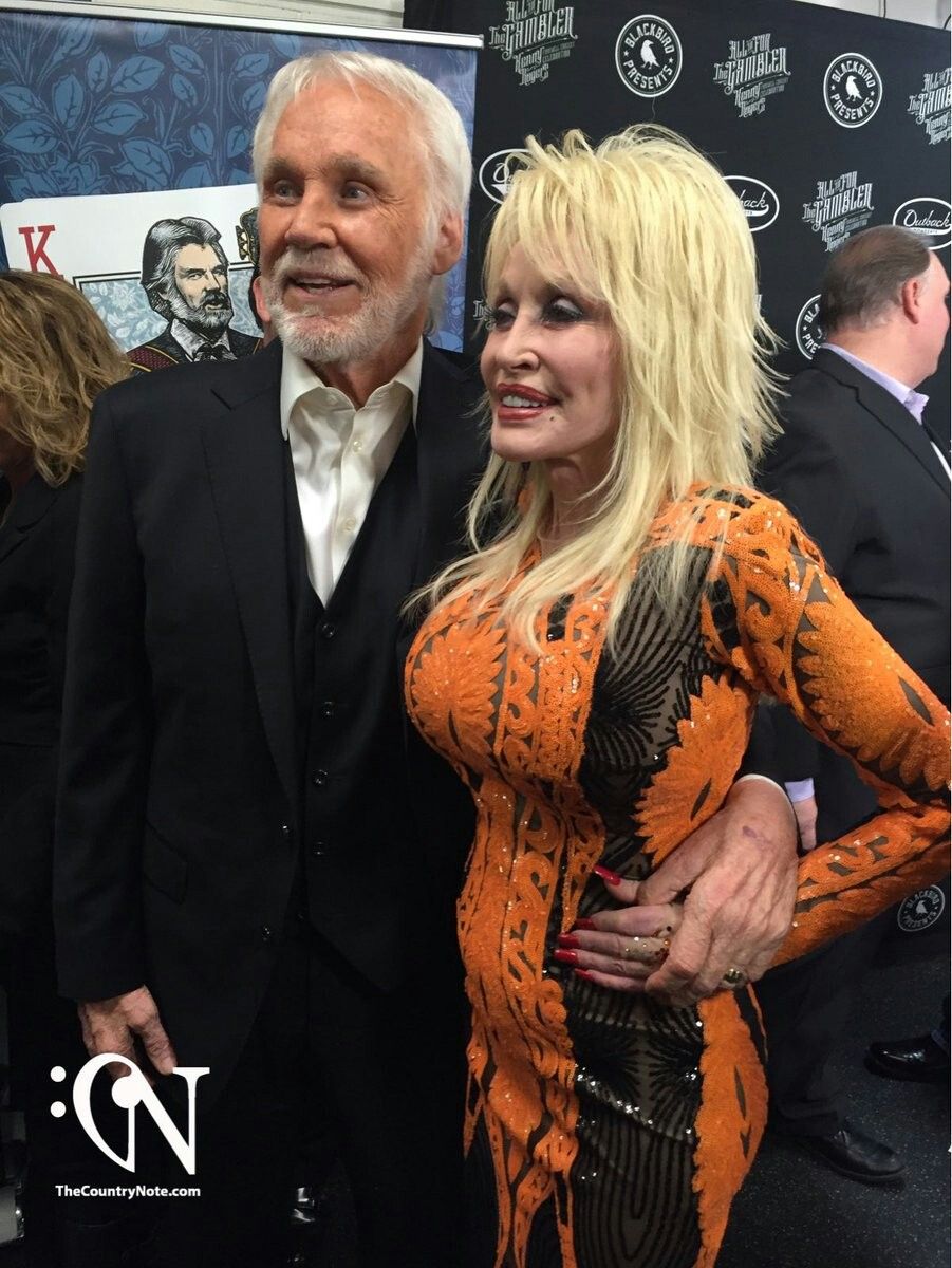 Kenny Rogers Was Recording the Song Alone — Then Dolly Parton Walked Into the Studio and Everything Changed