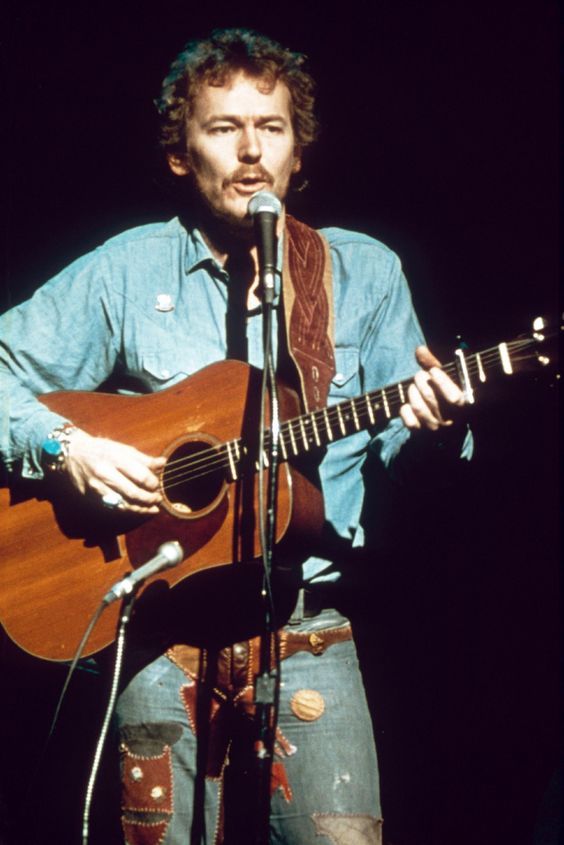 The Dark, Haunting 1974 Hit That Became Gordon Lightfoot’s Only No.1 Song in America