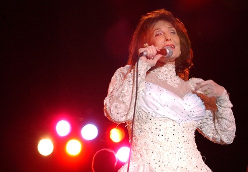 Loretta Lynn And One Love A Forty Eight Year Fight That Shaped Her Music And Her Truth