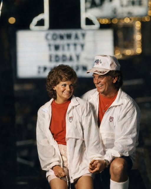 “RADIO STATIONS BANNED THE SONG… BUT CONWAY TWITTY TOOK IT TO NO.1.om