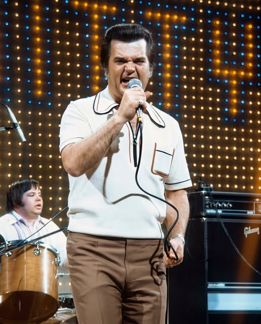 IN 1981, CONWAY TWITTY SLIPPED ON HIS TOUR BUS STEPS AND HIT HIS HEAD. HIS FAMILY SAID HE WAS NEVER THE SAME PERSON AGAIN.
