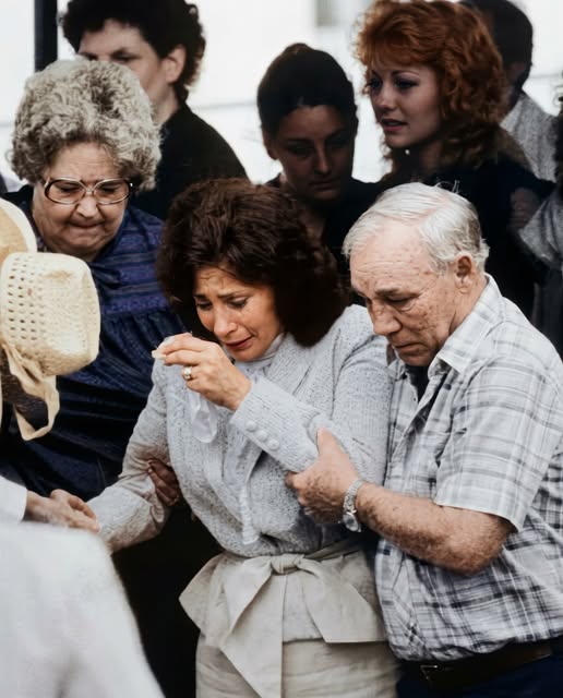 IN 1984, LORETTA LYNN WAS ON TOUR WHEN HER OLDEST SON DROWNED IN THE RIVER BEHIND HER HOUSE.